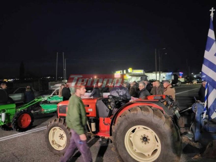 Αγρότες: Νέα μπλόκα σε Πλατύκαμπο, Στεφανοβίκειο και Καρδίτσα - Έκλεισαν δρόμους και άναψαν φωτιές