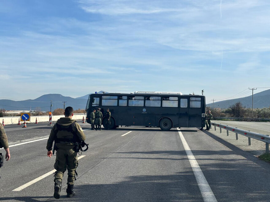 Αγρότες: Νέα μπλόκα σε Πλατύκαμπο, Στεφανοβίκειο και Καρδίτσα - Έκλεισαν δρόμους και άναψαν φωτιές