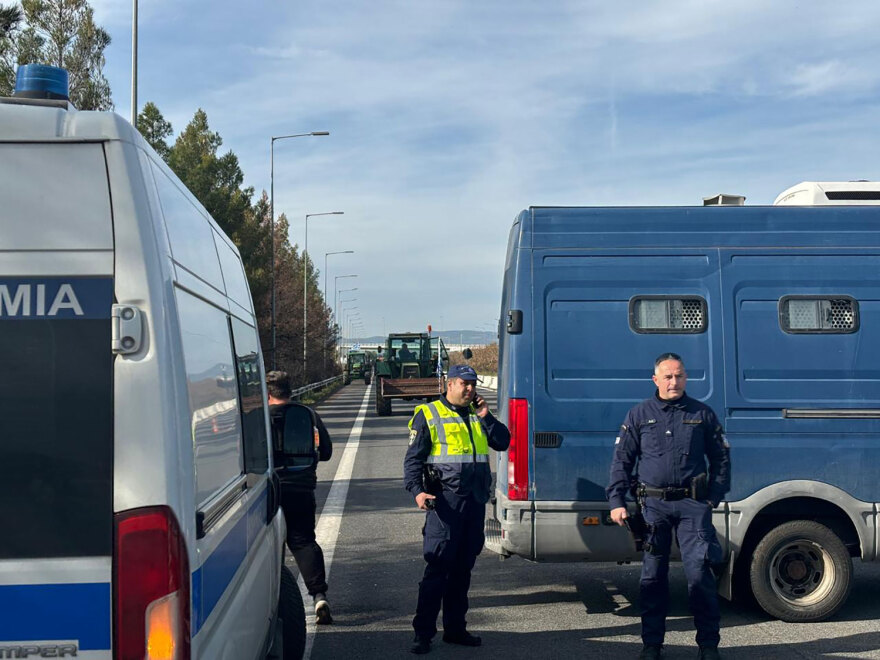 Αγρότες: Νέα μπλόκα σε Πλατύκαμπο, Στεφανοβίκειο και Καρδίτσα - Έκλεισαν δρόμους και άναψαν φωτιές