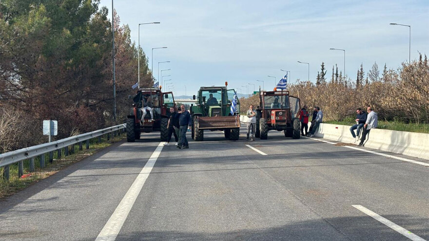 Αγρότες: Νέα μπλόκα σε Πλατύκαμπο, Στεφανοβίκειο και Καρδίτσα - Έκλεισαν δρόμους και άναψαν φωτιές