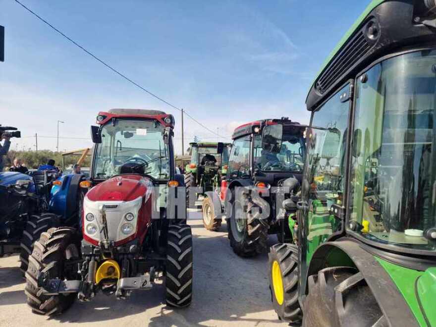 Αγρότες: Νέα μπλόκα σε Πλατύκαμπο, Στεφανοβίκειο και Καρδίτσα - Έκλεισαν δρόμους και άναψαν φωτιές