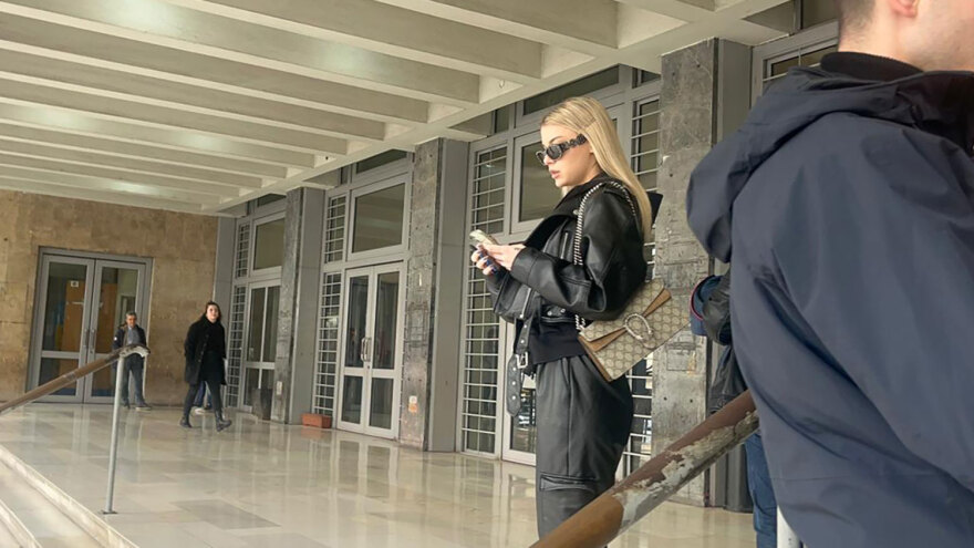 Θεσσαλονίκη: Στα δικαστήρια ο Ricta για να απολογηθεί - Δίπλα του, η μητέρα του παιδιού του «Cinderella»