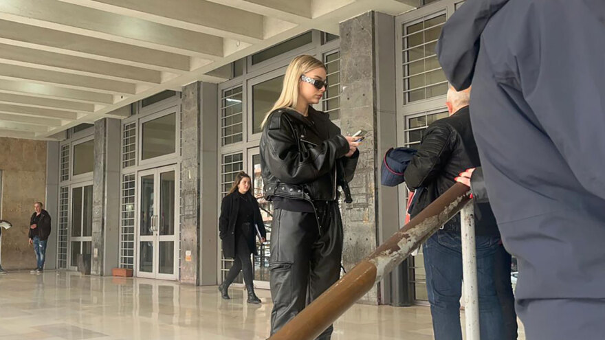 Θεσσαλονίκη: Στα δικαστήρια ο Ricta για να απολογηθεί - Δίπλα του, η μητέρα του παιδιού του «Cinderella»