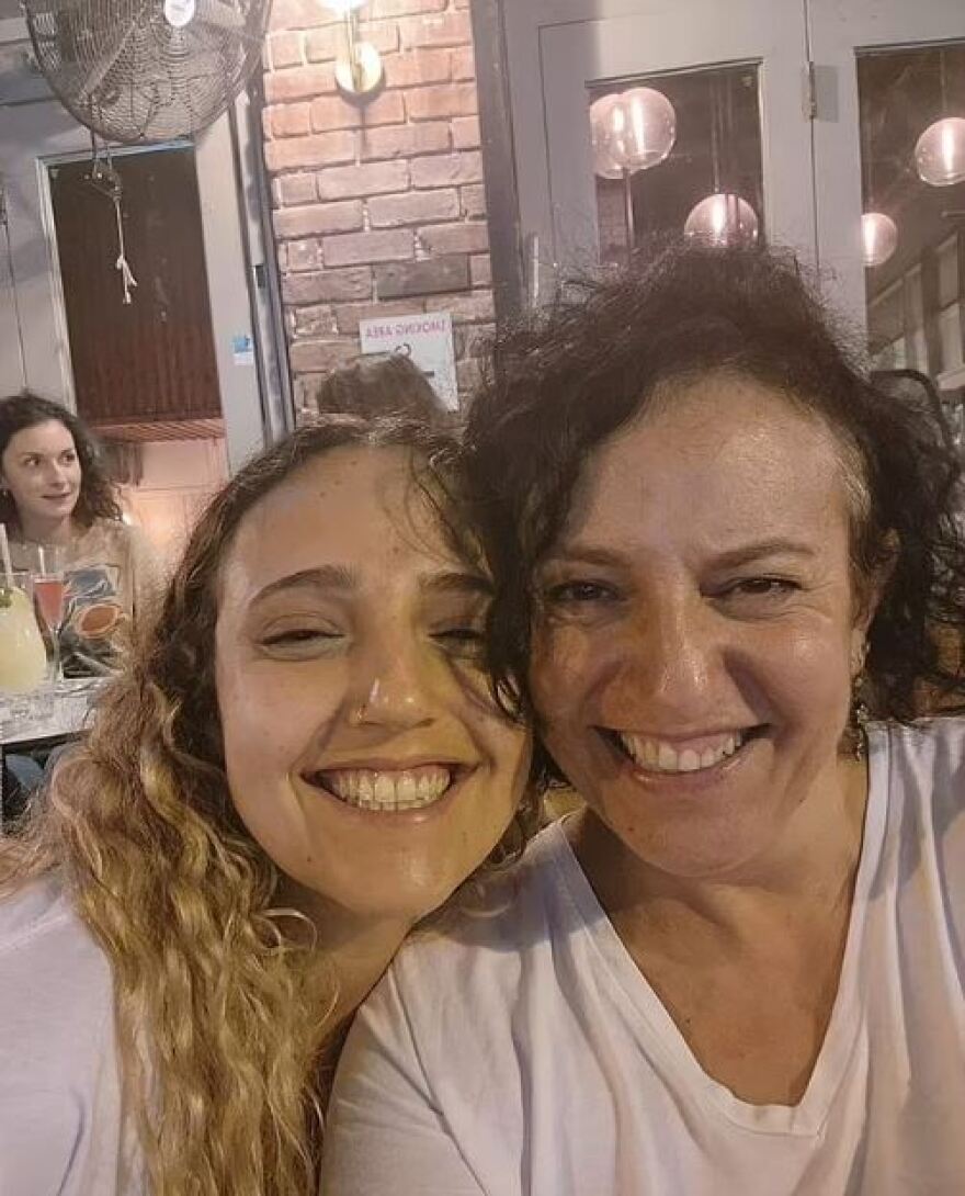 Ηχητικό ντοκουμέντο: Μητέρα παρηγορεί την κόρη της πριν η τελευταία πέσει στα χέρια της Χαμάς