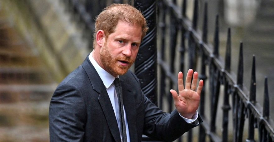 Πρίγκιπας Χάρι: Κι άλλες αποκαλύψεις από την αφέντρα που τον απειλεί με γυμνές φωτογραφίες - «Τον φίλησα»