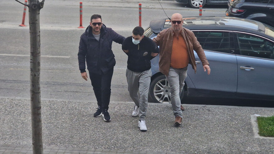 Θεσσαλονίκη: Στα δικαστήρια ο Ricta για να απολογηθεί - Δίπλα του, η μητέρα του παιδιού του «Cinderella»