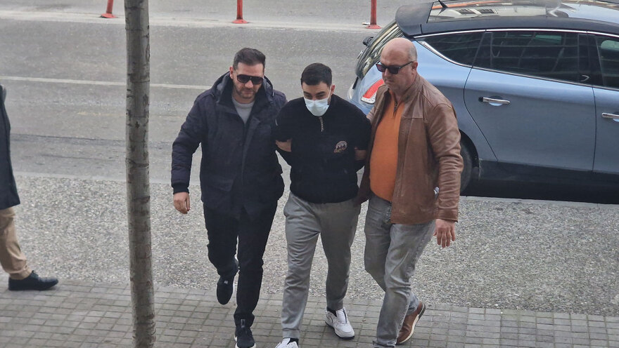 Θεσσαλονίκη: Στα δικαστήρια ο Ricta για να απολογηθεί - Δίπλα του, η μητέρα του παιδιού του «Cinderella»