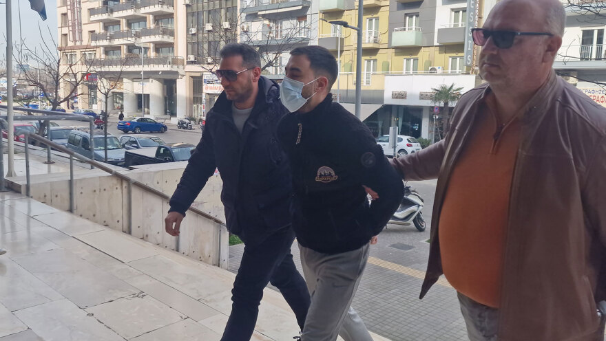 Θεσσαλονίκη: Στα δικαστήρια ο Ricta για να απολογηθεί - Δίπλα του, η μητέρα του παιδιού του «Cinderella»