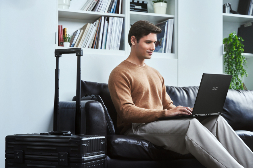 Ένα laptop που έρχεται από το μέλλον για να αλλάξει τα δεδομένα