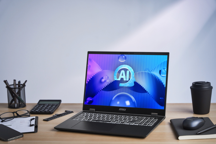 Ένα laptop που έρχεται από το μέλλον για να αλλάξει τα δεδομένα