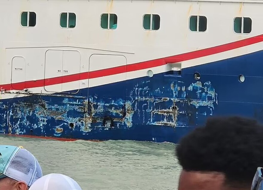 Τζαμάικα: Κρουαζιερόπλοιο «ξήλωσε» την προκυμαία όταν το παρέσυρε ο αέρας