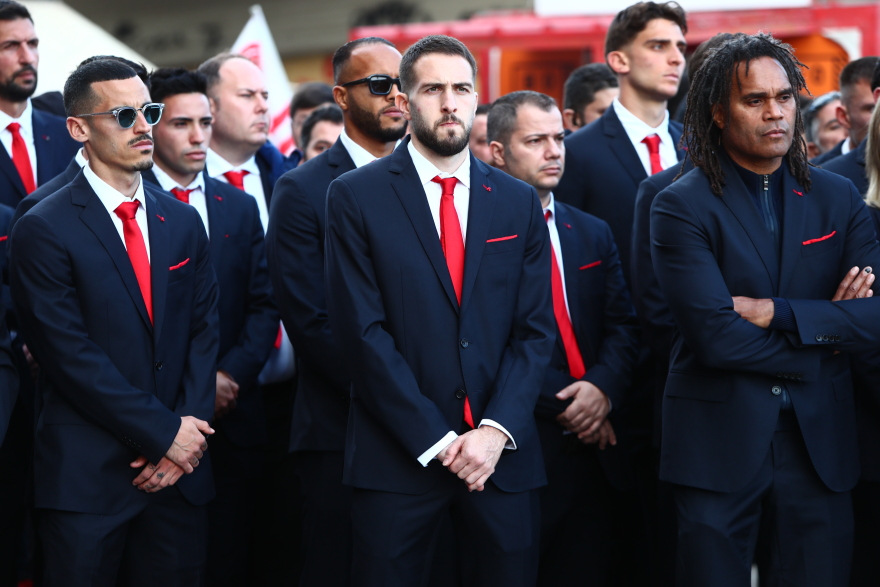  H οικογένεια του Ολυμπιακού τίμησε τη μνήμη των θυμάτων της τραγωδίας της Θύρας 7 - Βίντεο, φωτογραφίες 