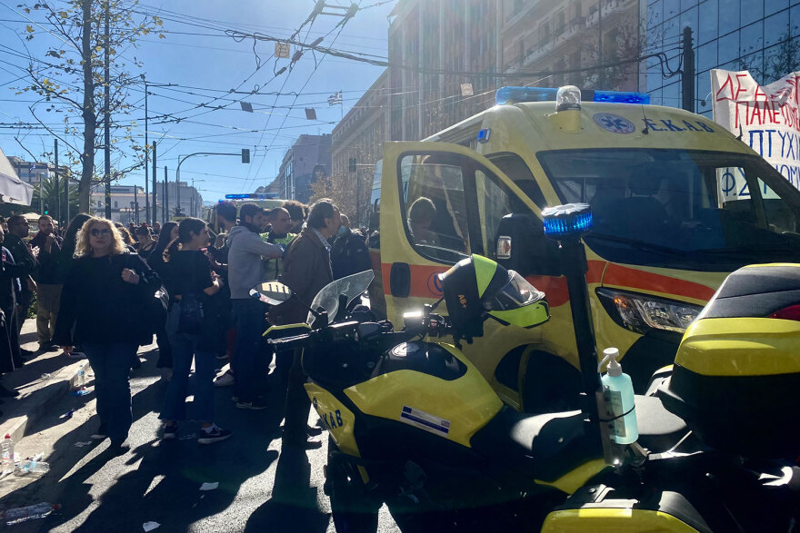 Βίντεο και φωτογραφίες από τον πρωινό εμφύλιο των φοιτητών στο πανεκπαιδευτικό με τους 8 τραυματίες