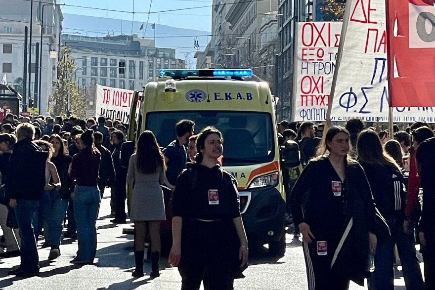 Βίντεο και φωτογραφίες από τον πρωινό εμφύλιο των φοιτητών στο πανεκπαιδευτικό με τους 8 τραυματίες