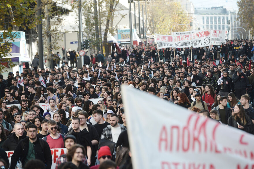Ολοκληρώθηκε το πανεκπαιδευτικό συλλαλητήριο - Είχε προηγηθεί σύγκρουση των φοιτητών με 8 τραυματίες – Δείτε βίντεο