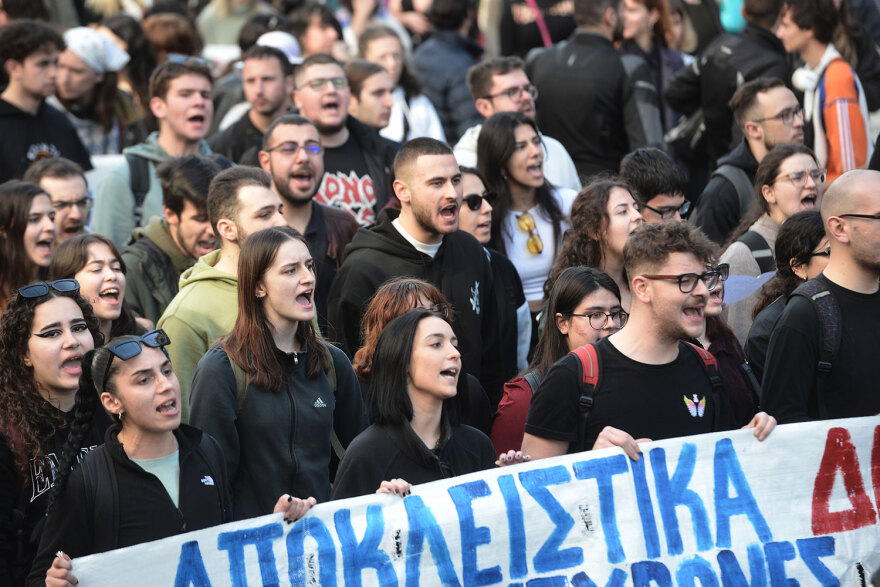 Ολοκληρώθηκε το πανεκπαιδευτικό συλλαλητήριο - Είχε προηγηθεί σύγκρουση των φοιτητών με 8 τραυματίες – Δείτε βίντεο