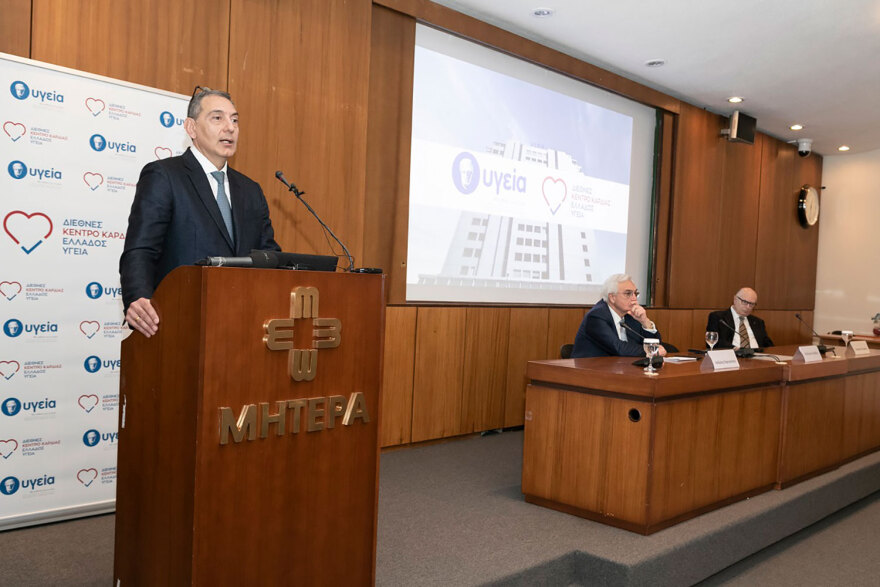 Θεόδωρος Κωφίδης: Ο κορυφαίος καθηγητής Καρδιοχειρουργικής στο ΥΓΕΙΑ – Με στόχο την έρευνα και την ιατρική εκπαίδευση
