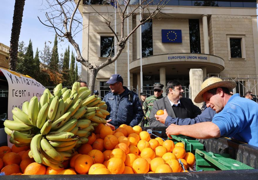 Κύπρος: Στους δρόμους οι αγρότες - Δείτε φωτογραφίες