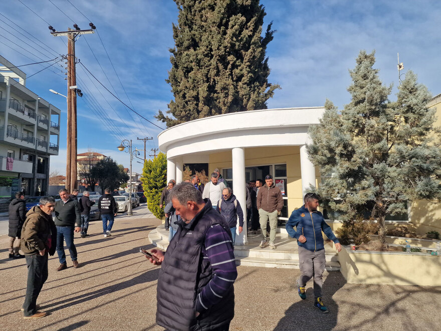 Αγρότες: Συγκροτήθηκε η επιτροπή που θα συναντήσει τον Μητσοτάκη - Τι αποφάσισαν στη σύσκεψη στη Σίνδο