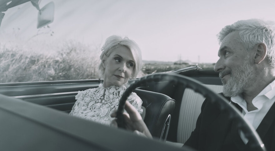 Τα «Μικρά Συζυγικά Εγκλήματα» συνεχίζουν στο θέατρο Αυλαία