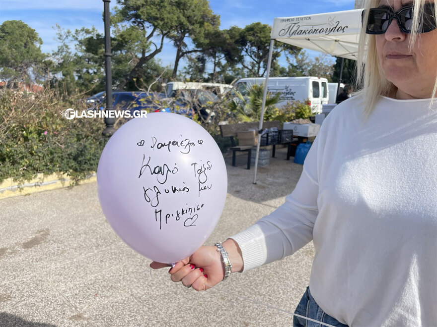 Χανιά: Ντυμένοι στα λευκά, συγγενείς και φίλοι είπαν το τελευταίο «αντίο» στη Ραφαέλα Πιτσικάλη - Φωτογραφίες