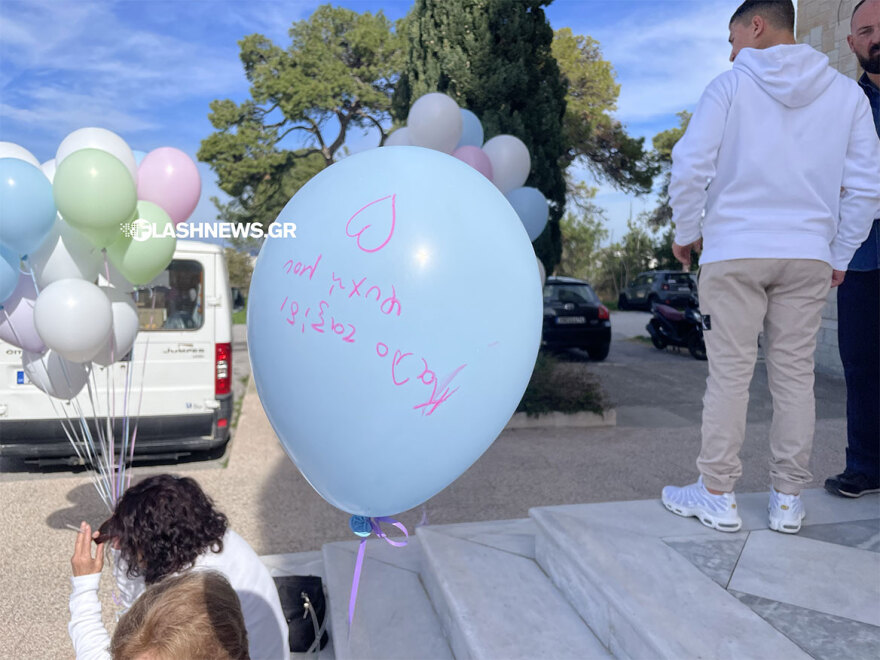 Χανιά: Ντυμένοι στα λευκά, συγγενείς και φίλοι είπαν το τελευταίο «αντίο» στη Ραφαέλα Πιτσικάλη - Φωτογραφίες