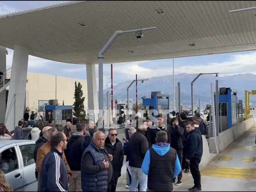 Στη γέφυρα Ρίου - Αντιρρίου οι αγρότες, άνοιξαν τα διόδια - Δείτε βίντεο και φωτογραφίες