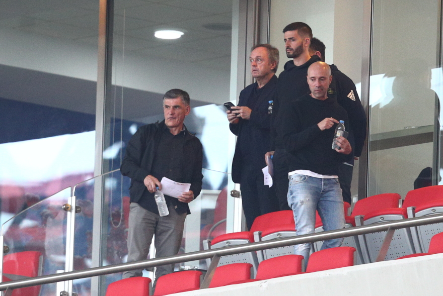 Ολυμπιακός: Στο Καραϊσκάκη για το παιχνίδι με τον ΟΦΗ ο Μεντιλίμπαρ - Φωτογραφίες 