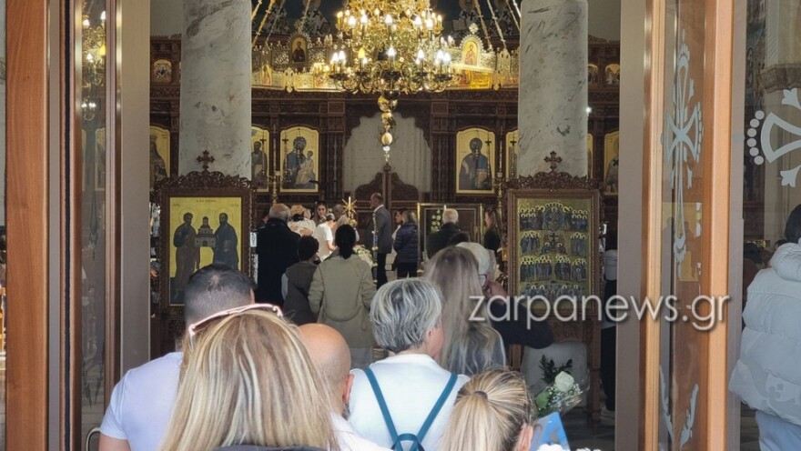 Χανιά: Ντυμένοι στα λευκά, συγγενείς και φίλοι είπαν το τελευταίο «αντίο» στη Ραφαέλα Πιτσικάλη - Φωτογραφίες