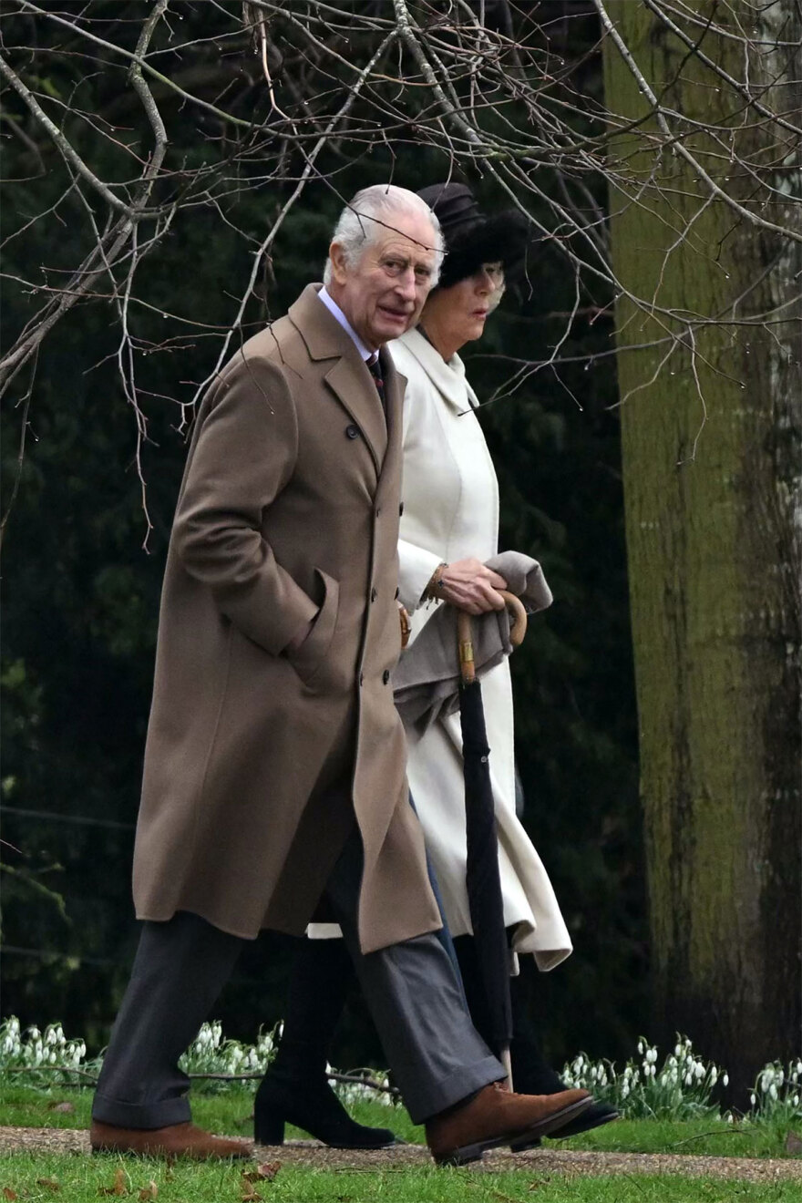 Ο Κάρολος πήγε σήμερα εκκλησία: Το συγκινητικό νεύμα και το ευχαριστώ προς τον βρετανικό λαό 