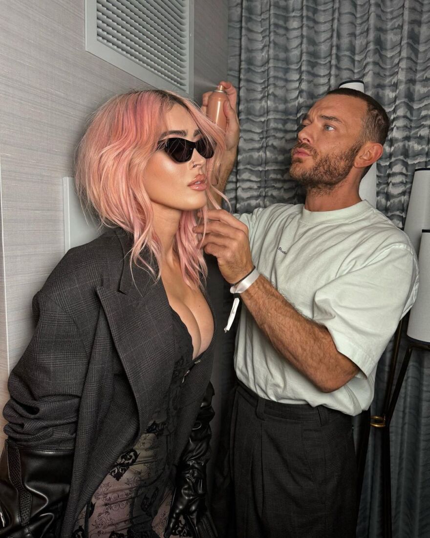 Μέγκαν Φοξ: Οι σέξι φωτογραφίες της με ροζ μαλλιά στο Instagram