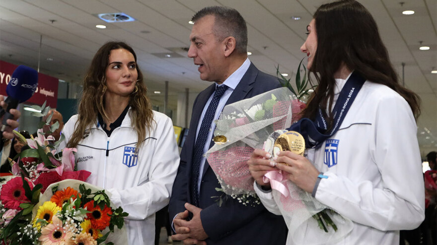 Επέστρεψε στην Αθήνα με τα δύο μετάλλια στο στήθος η Πλατανιώτη - Βίντεο και φωτογραφίες