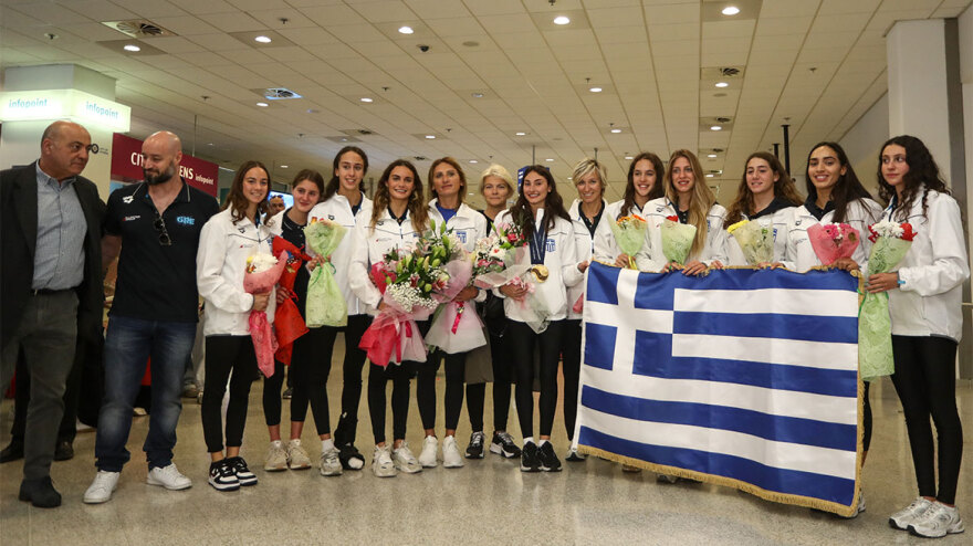 Επέστρεψε στην Αθήνα με τα δύο μετάλλια στο στήθος η Πλατανιώτη - Βίντεο και φωτογραφίες