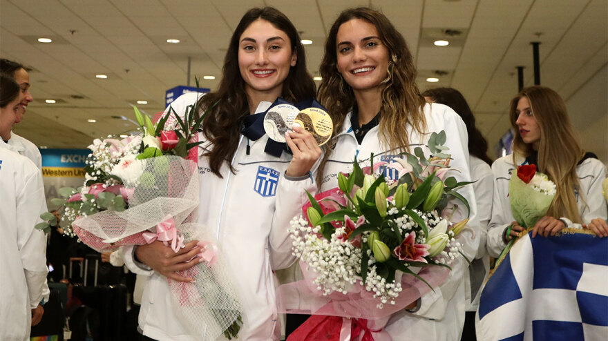 Επέστρεψε στην Αθήνα με τα δύο μετάλλια στο στήθος η Πλατανιώτη - Βίντεο και φωτογραφίες