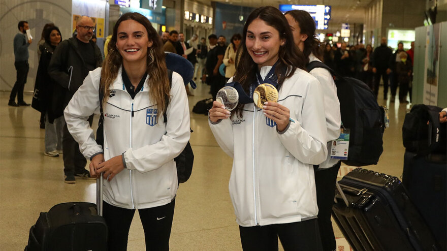 Επέστρεψε στην Αθήνα με τα δύο μετάλλια στο στήθος η Πλατανιώτη - Βίντεο και φωτογραφίες