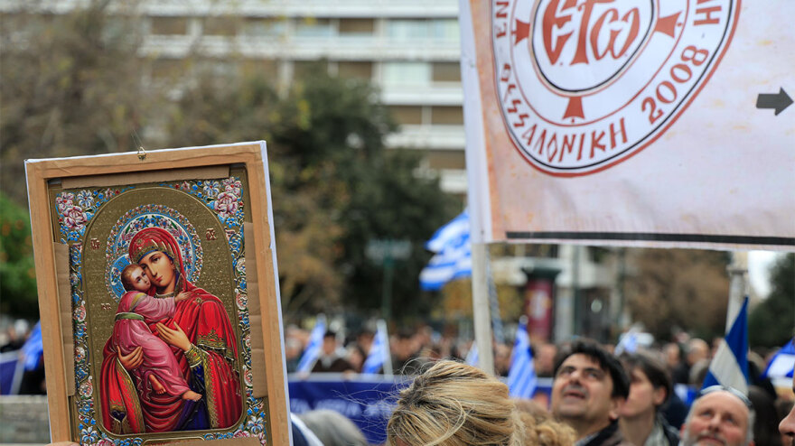 Συλλαλητήριο στο Σύνταγμα κατά της τεκνοθεσίας από ομόφυλα ζευγάρια - Βίντεο και φωτογραφίες