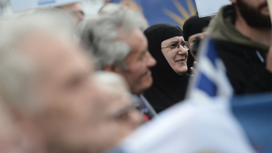 Συλλαλητήριο στο Σύνταγμα κατά της τεκνοθεσίας από ομόφυλα ζευγάρια - Βίντεο και φωτογραφίες