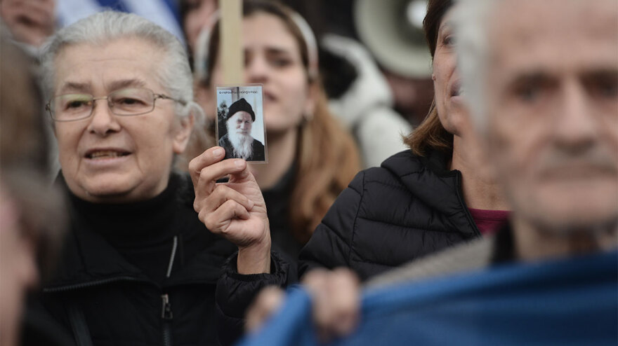 Συλλαλητήριο στο Σύνταγμα κατά της τεκνοθεσίας από ομόφυλα ζευγάρια - Βίντεο και φωτογραφίες