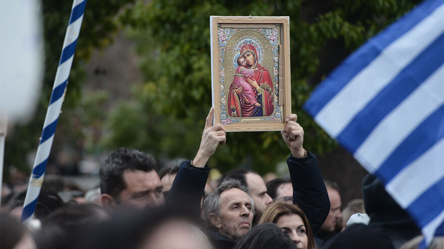 Συλλαλητήριο στο Σύνταγμα κατά της τεκνοθεσίας από ομόφυλα ζευγάρια - Βίντεο και φωτογραφίες