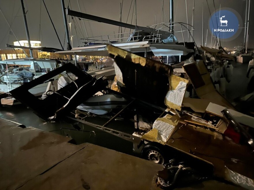 Καιρός: Άστατος με πρόσκαιρες τοπικές βροχές κυρίως στα δυτικά και τα βόρεια - Η κακοκαιρία σάρωσε τη Ρόδο