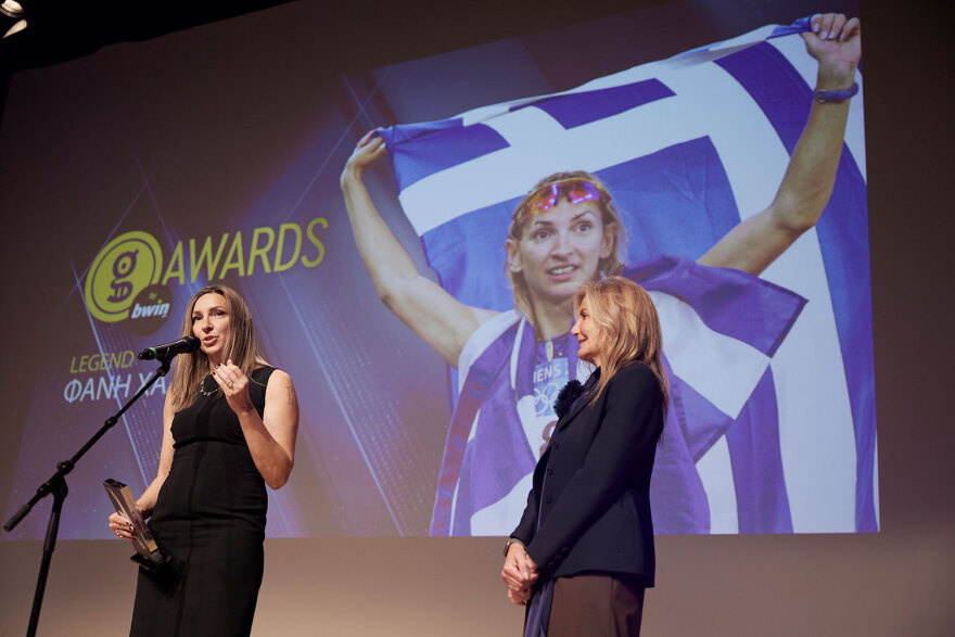 Ο Μητσοτάκης βράβευσε τον Ότο Ρεχάγκελ - Δείτε βίντεο και φωτογραφίες