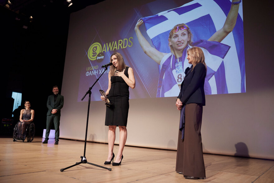 Ο Μητσοτάκης βράβευσε τον Ότο Ρεχάγκελ - Δείτε βίντεο και φωτογραφίες