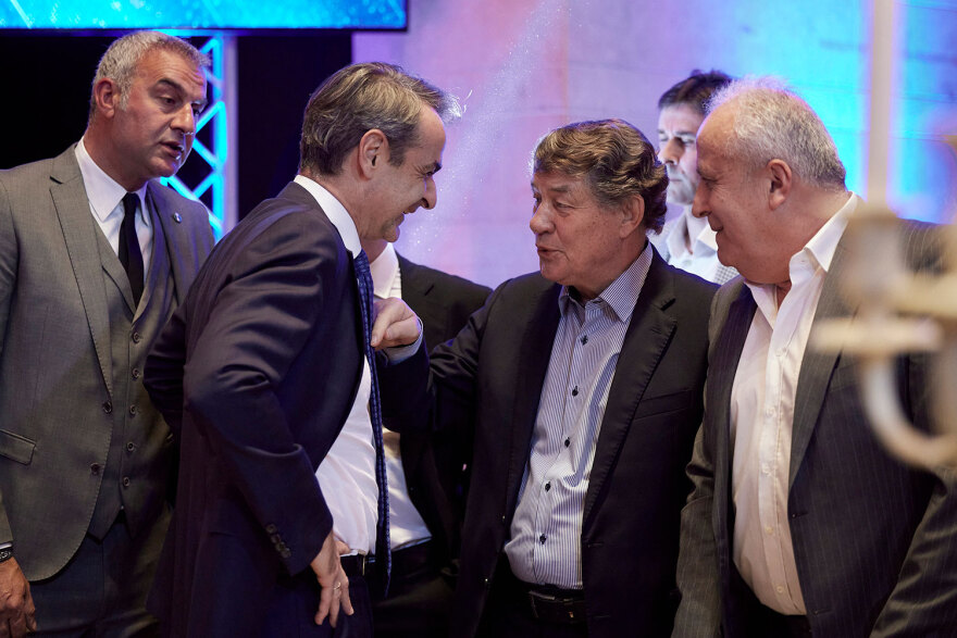 Ο Μητσοτάκης βράβευσε τον Ότο Ρεχάγκελ - Δείτε βίντεο και φωτογραφίες