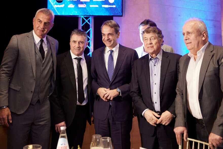 Ο Μητσοτάκης βράβευσε τον Ότο Ρεχάγκελ - Δείτε βίντεο και φωτογραφίες