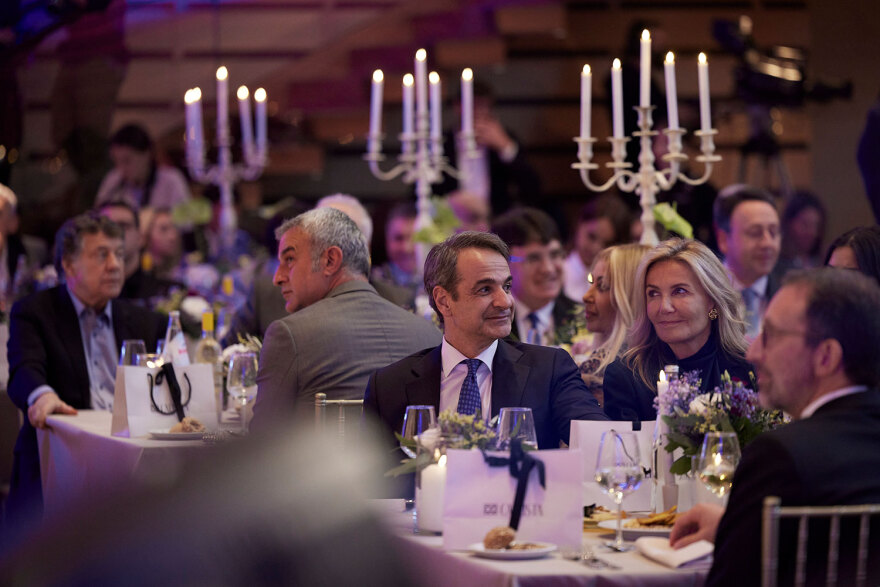 Ο Μητσοτάκης βράβευσε τον Ότο Ρεχάγκελ - Δείτε βίντεο και φωτογραφίες