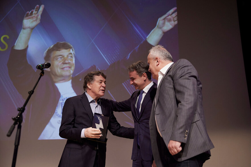 Ο Μητσοτάκης βράβευσε τον Ότο Ρεχάγκελ - Δείτε βίντεο και φωτογραφίες