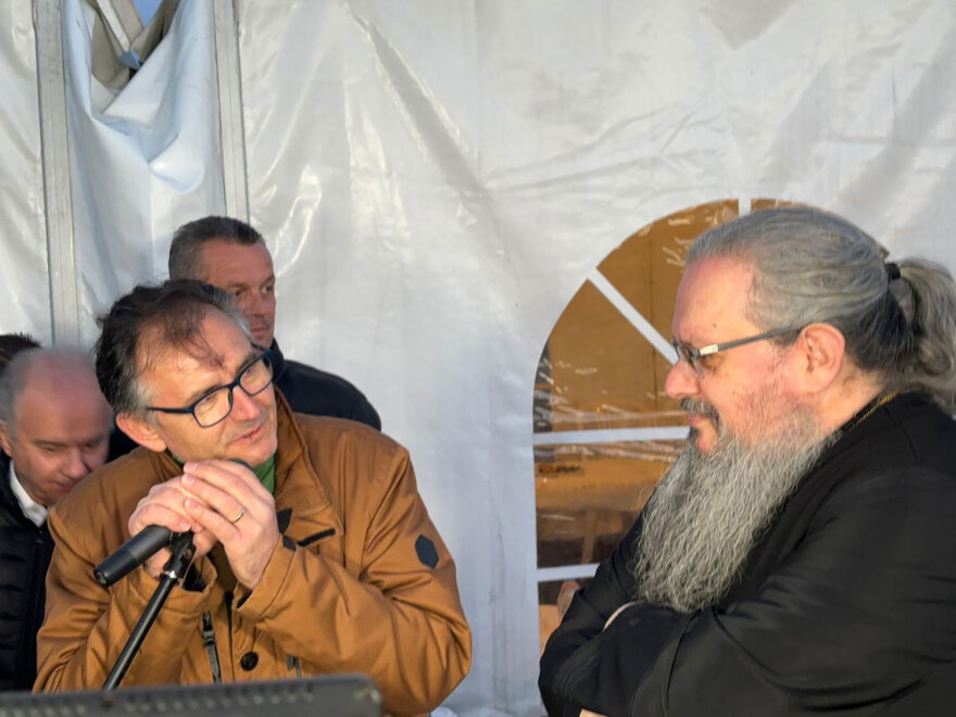 Στο μπλόκο των αγροτών στον Πλατύκαμπο ο μητροπολίτης Λαρίσης: Οι αγρότες έχουν δίκιο - Δείτε βίντεο και φωτογραφίες