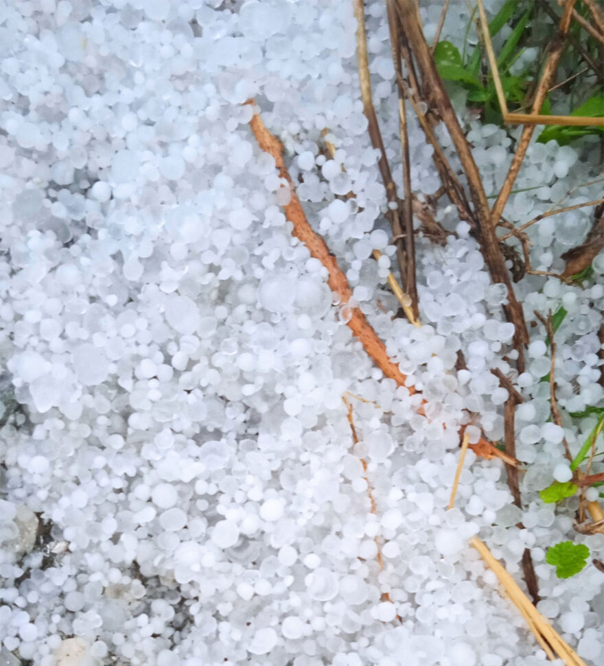 Καιρός: «Λαίλαπα κεραυνών» πλήττει το Αιγαίο μέχρι το μεσημέρι - Προβλήματα από την κακοκαιρία και σε Εύβοια, Λήμνο 