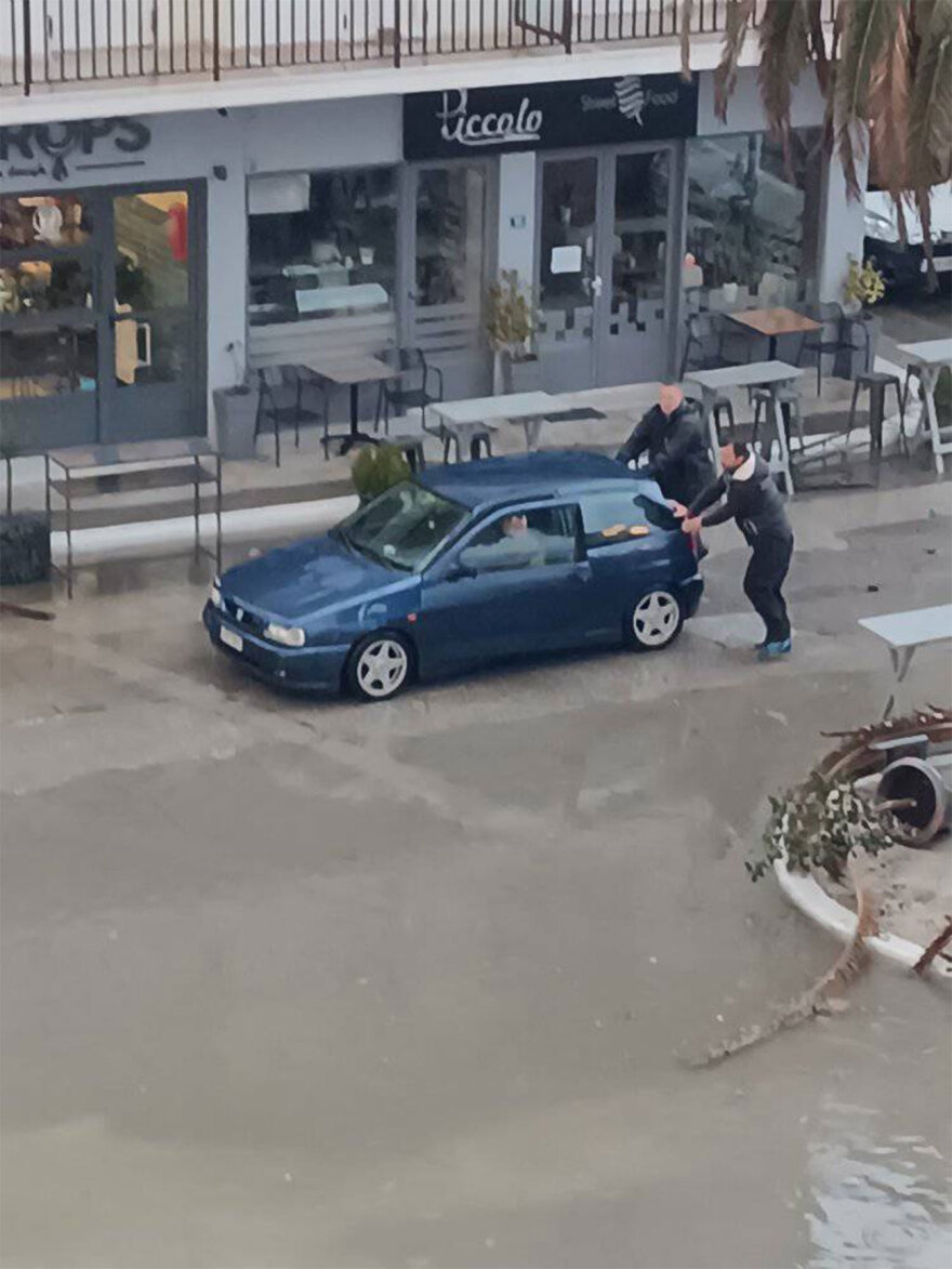 Καιρός: «Λαίλαπα κεραυνών» πλήττει το Αιγαίο μέχρι το μεσημέρι - Προβλήματα από την κακοκαιρία και σε Εύβοια, Λήμνο 