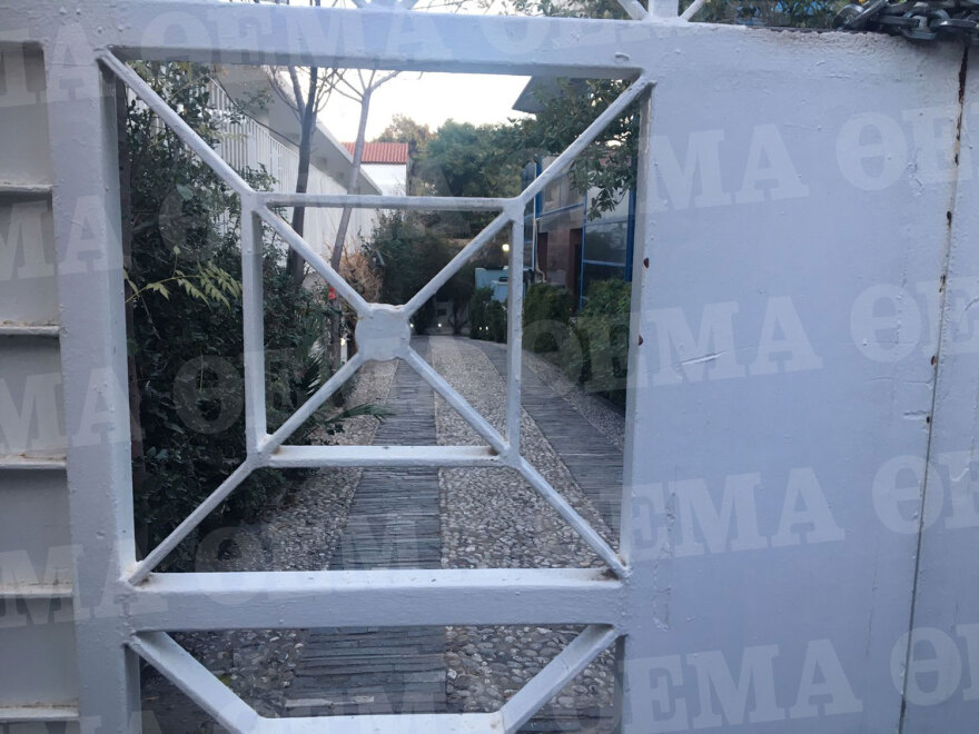 Γλυφάδα: Η στιγμή που οι αστυνομικοί απομακρύνουν το αυτοκίνητο του Αιγύπτιου δράστη – Δείτε βίντεο